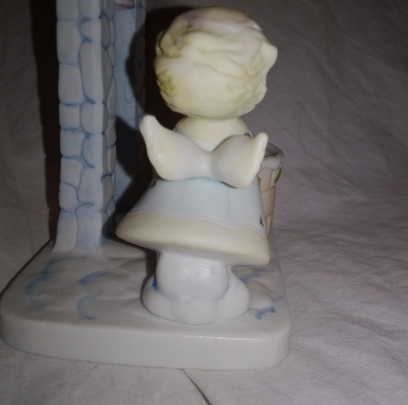 Vintage Christmas Angel Wishing Well Ceramic Figurine 1983 Taiwan - Picture 6 of 11